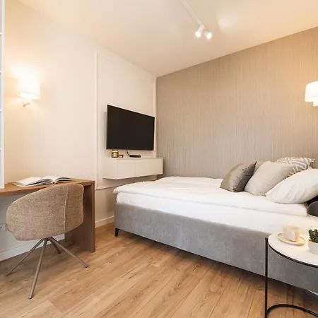 Airport & Center Superior Apartment