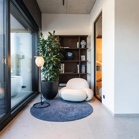 Airport & Center Superior Apartment