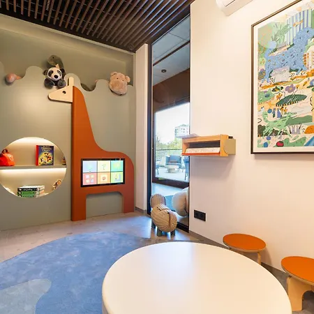 Airport & Center Superior Apartment *