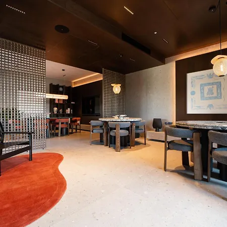 Airport & Center Superior Apartment