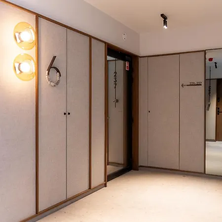 Airport & Center Superior Apartment